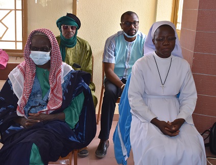 Noël 2023 à Dori : la communauté musulmane en prière avec les Personnes Déplacées Internes (PDI) à l’église