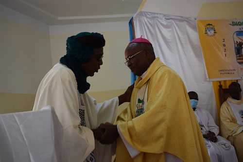 Noël 2021 à Dori, la communauté musulmane accompagne leurs frères chrétiens dans la prière pour la paix au Burkina