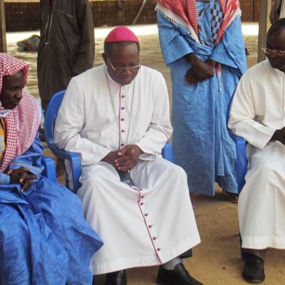 Eveque En Visite Chez Limam